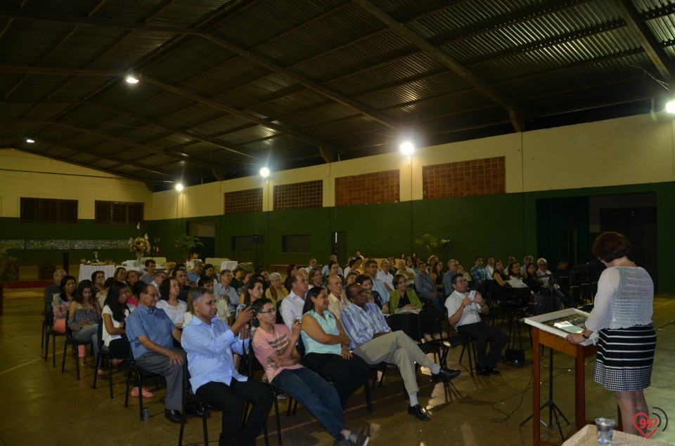 Lançamento de biografia de dom Alberto reúne fiéis e amigos no CEIA