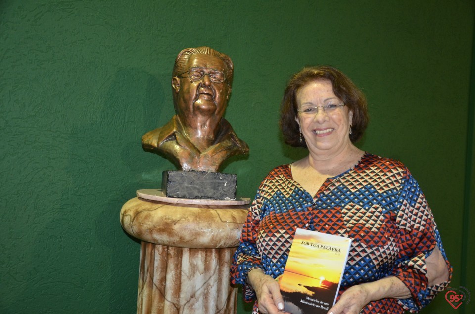 Lançamento de biografia de dom Alberto reúne fiéis e amigos no CEIA