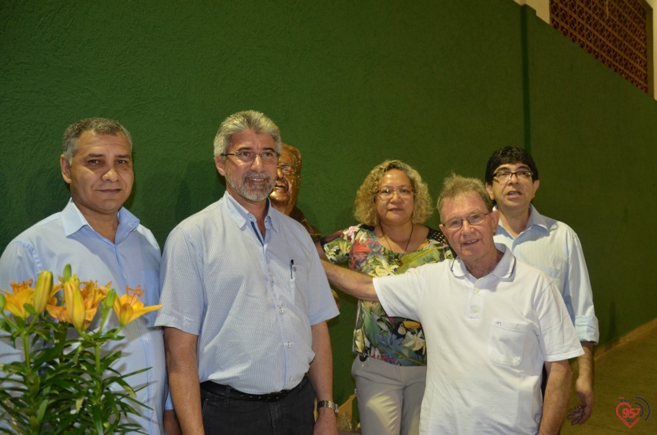 Lançamento de biografia de dom Alberto reúne fiéis e amigos no CEIA