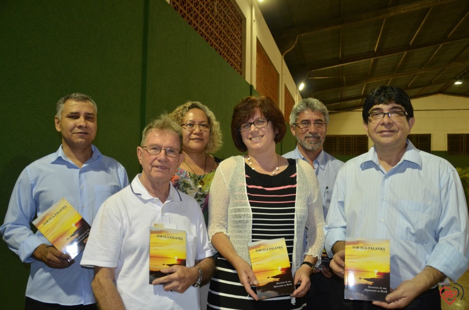 Lançamento de biografia de dom Alberto reúne fiéis e amigos no CEIA