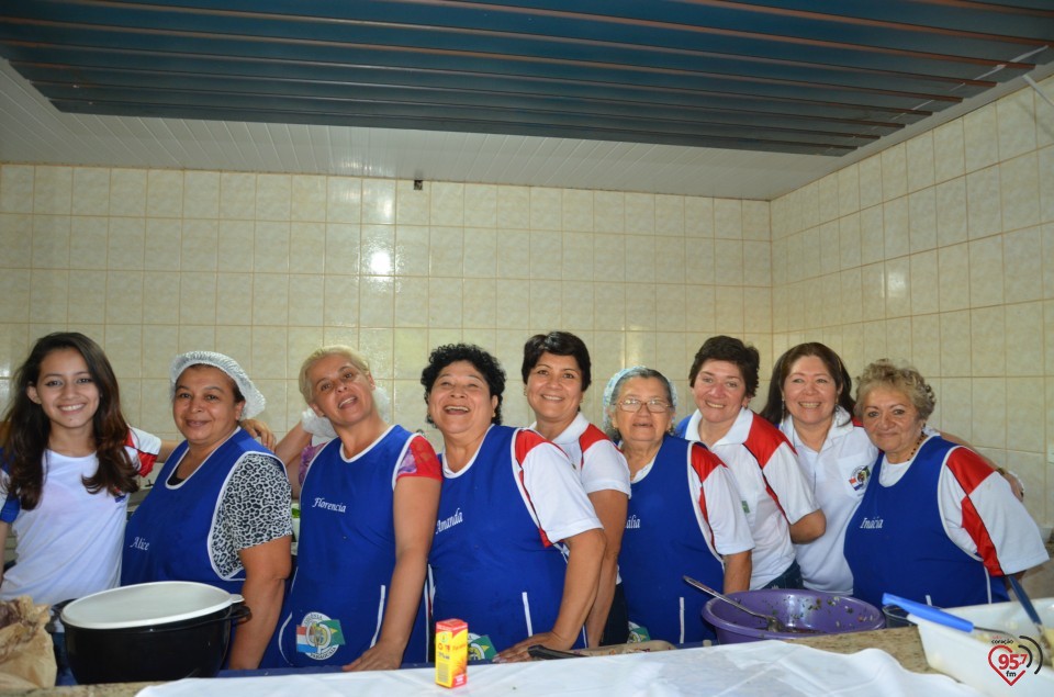 Colônia paraguaia promove almoço dançante