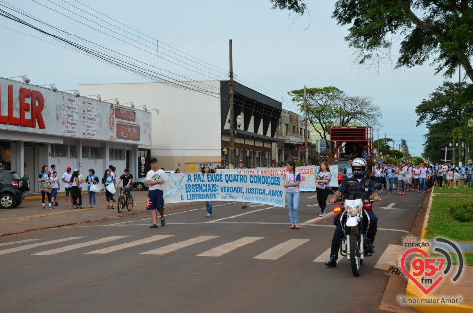 8ª Caminhada pela PAZ reúne centenas de pessoas