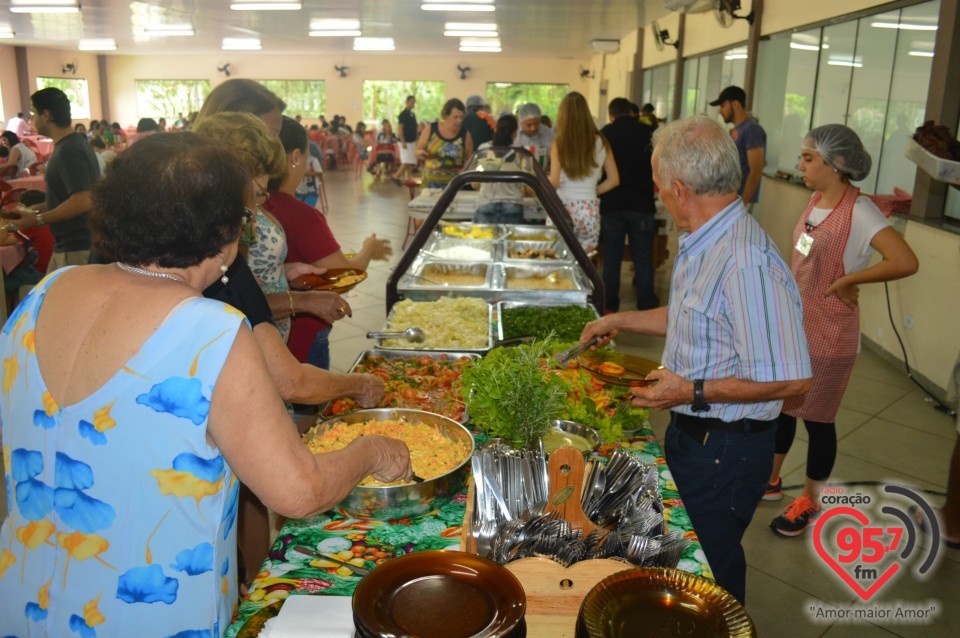 Almoço beneficente na paróquia São Carlos