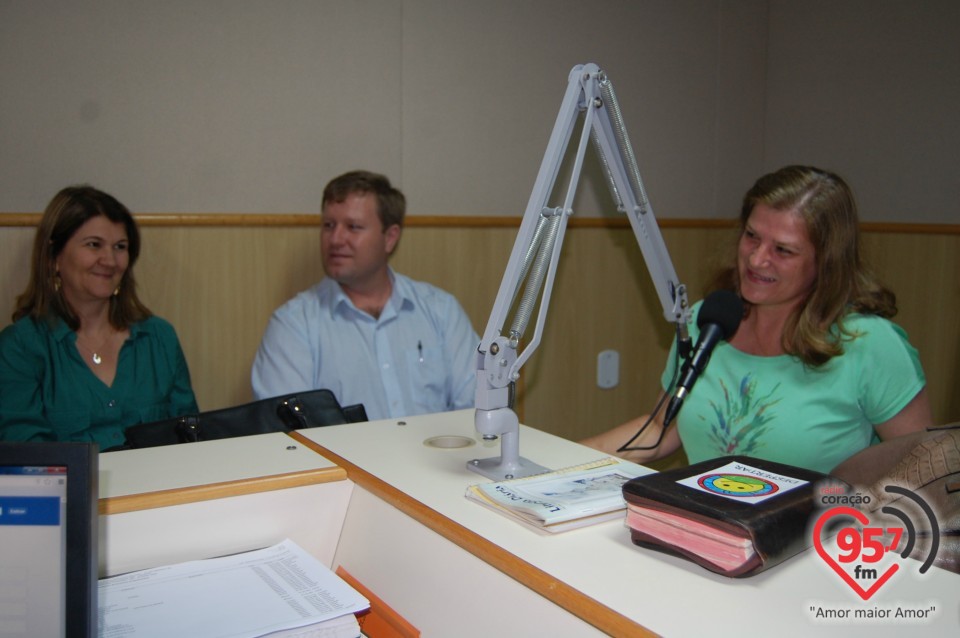 Integrantes da Rádio Nazaré FM/MTvisitam estúdios da Rádio Coração