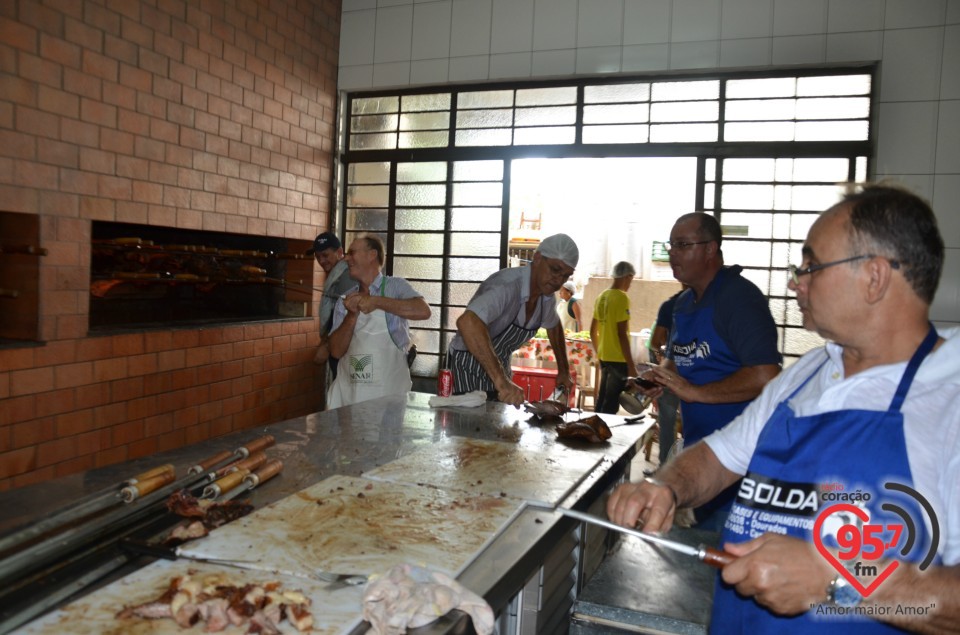 Almoço da Catedral reúne centenas de pessoas