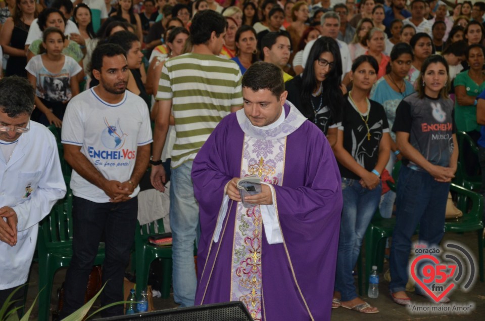 Retiro do 'Enchei-vos' é finalizado com santa missa