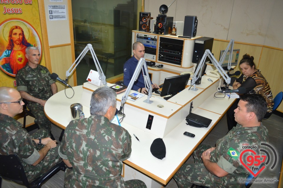 General de exército visita Rádio Coração