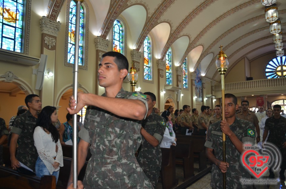 Dom Redovino preside missa da páscoa militar