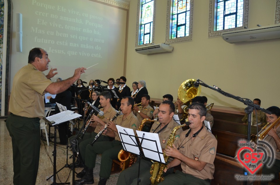 Dom Redovino preside missa da páscoa militar