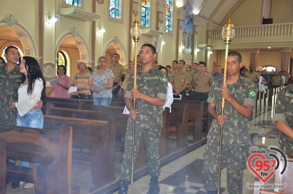 Dom Redovino preside missa da páscoa militar