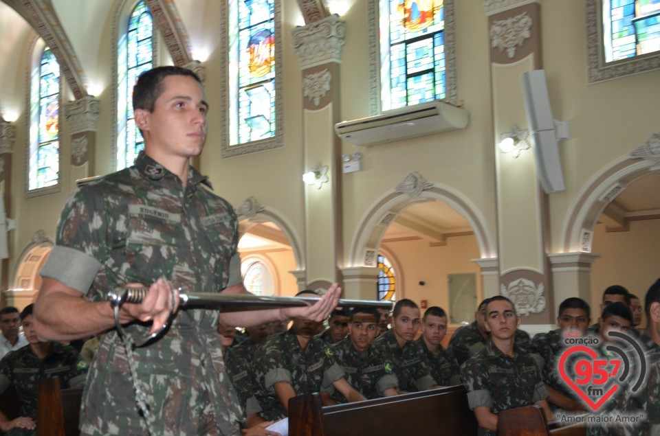 Dom Redovino preside missa da páscoa militar