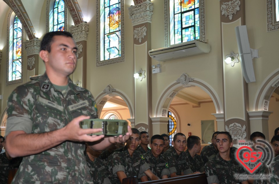 Dom Redovino preside missa da páscoa militar