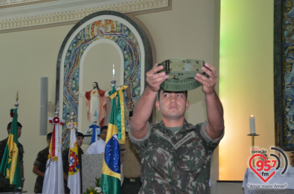 Dom Redovino preside missa da páscoa militar