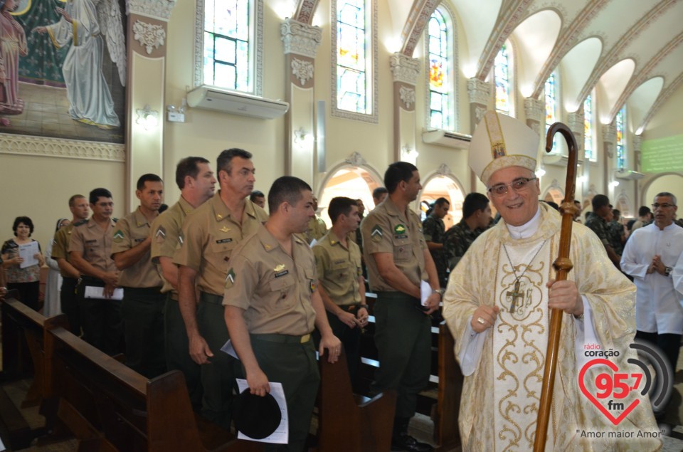 Dom Redovino preside missa da páscoa militar