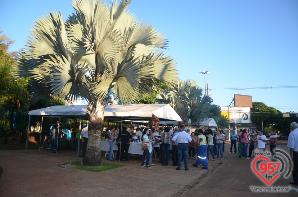 Fiéis realizam café da manhã comunitário na Catedral