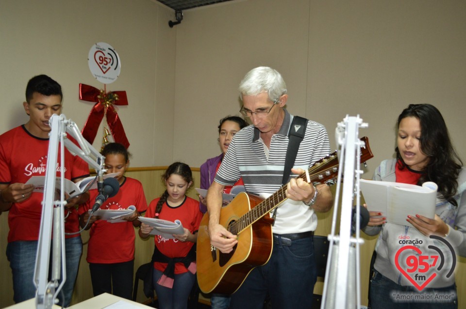 Apresentação do Coral Santa Clara na Rádio Coração