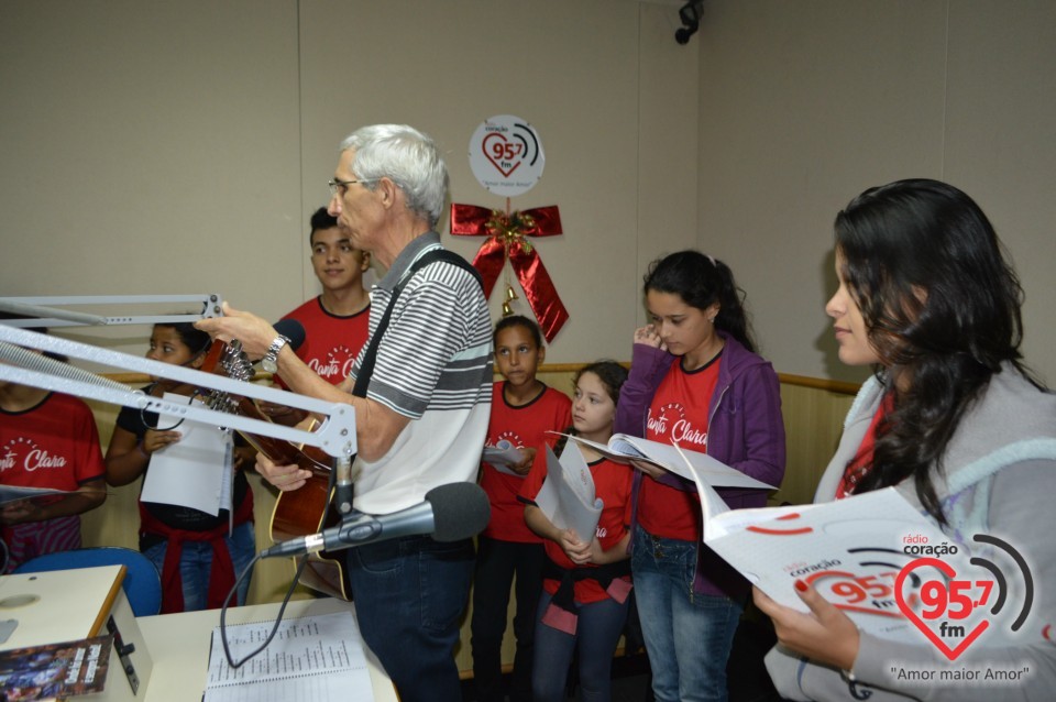 Apresentação do Coral Santa Clara na Rádio Coração