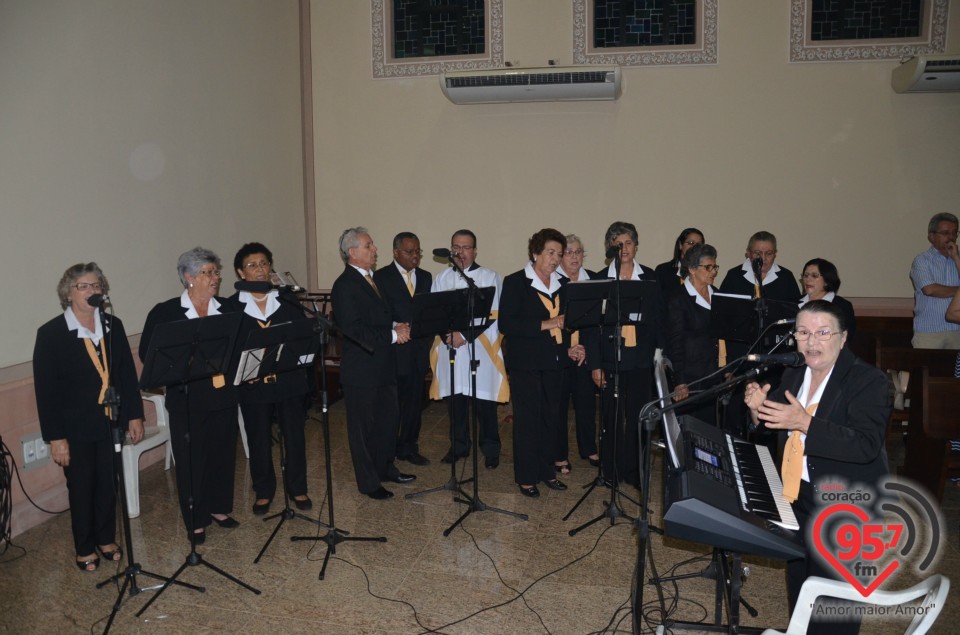 Missa da noite de Natal tem batizado de bebê