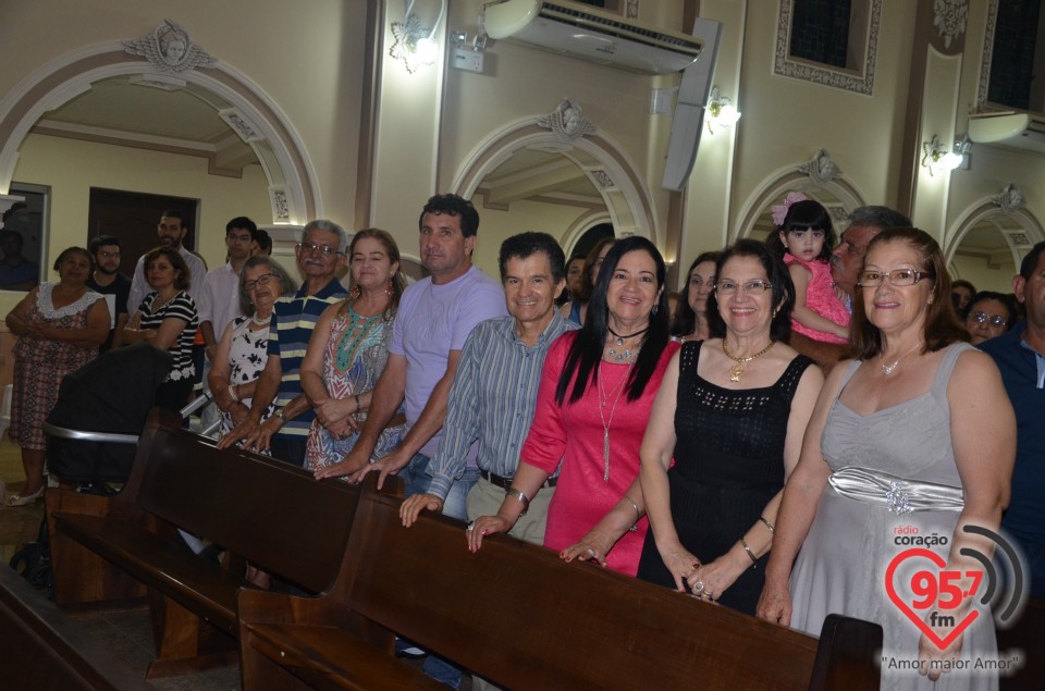 Missa da noite de Natal tem batizado de bebê