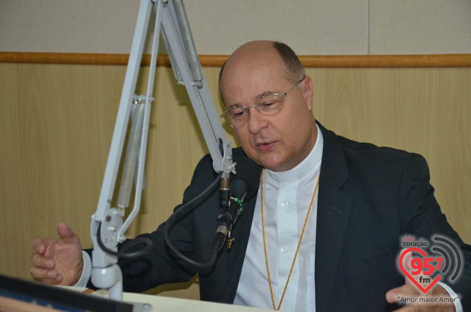 Padre Crispim entrevista bispos no programa 'Ponto de Vista'