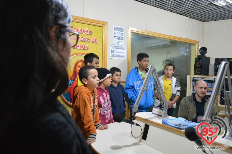 2ª Turma de crianças do projeto Marista visita Rádio Coração