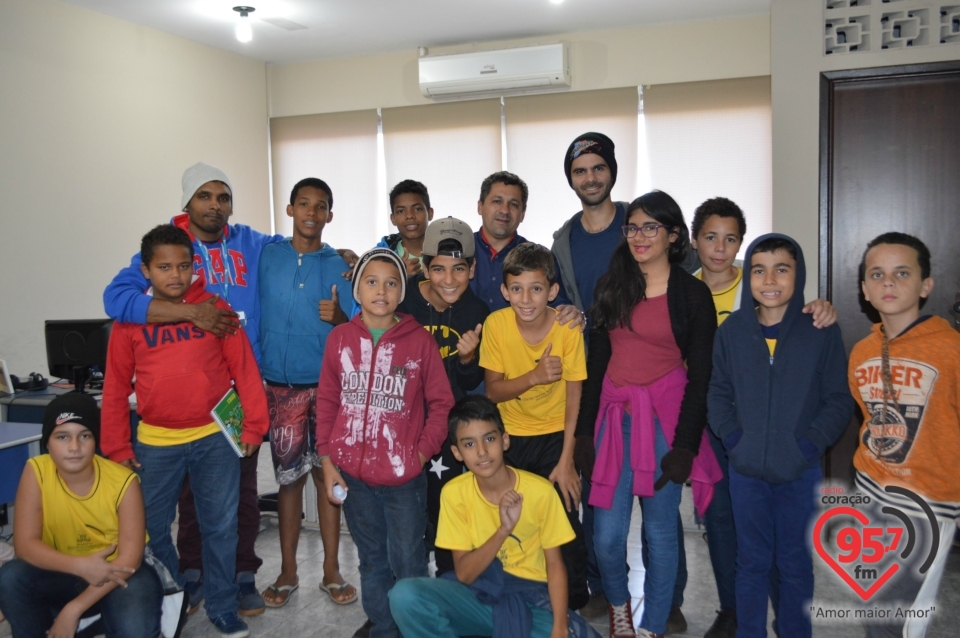2ª Turma de crianças do projeto Marista visita Rádio Coração