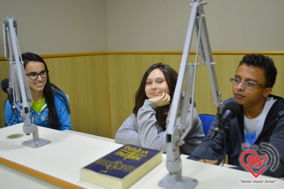 Participantes do 28º Decolores dão testemunho na Rádio Coração