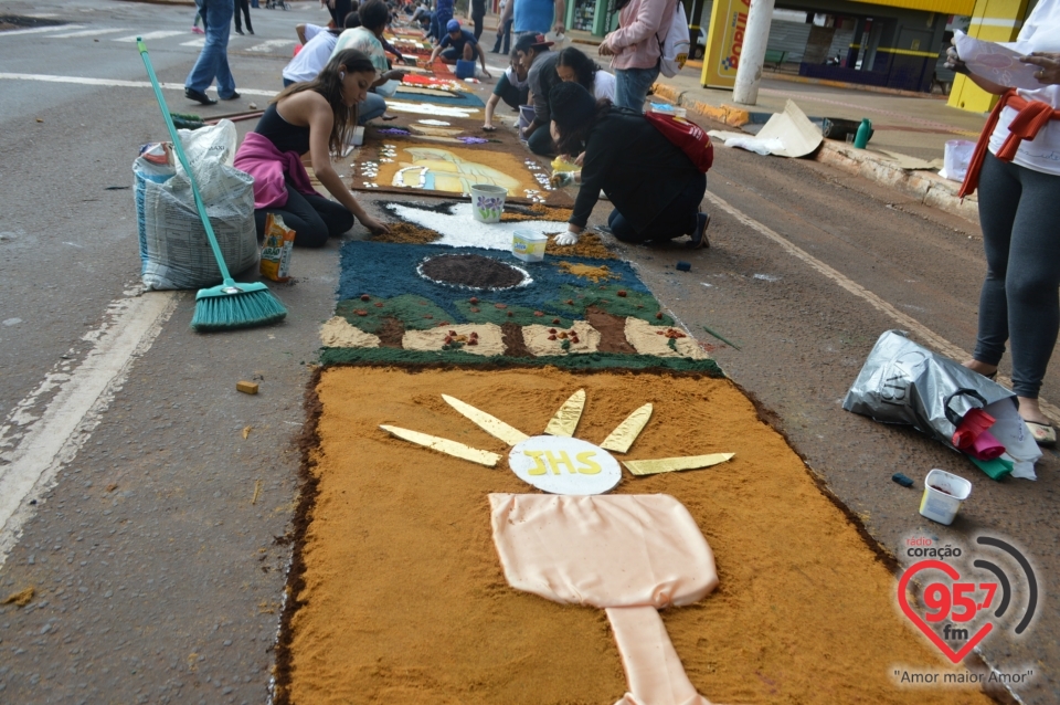 Paróquias preparam o tapete de Corpus Christi em Dourados