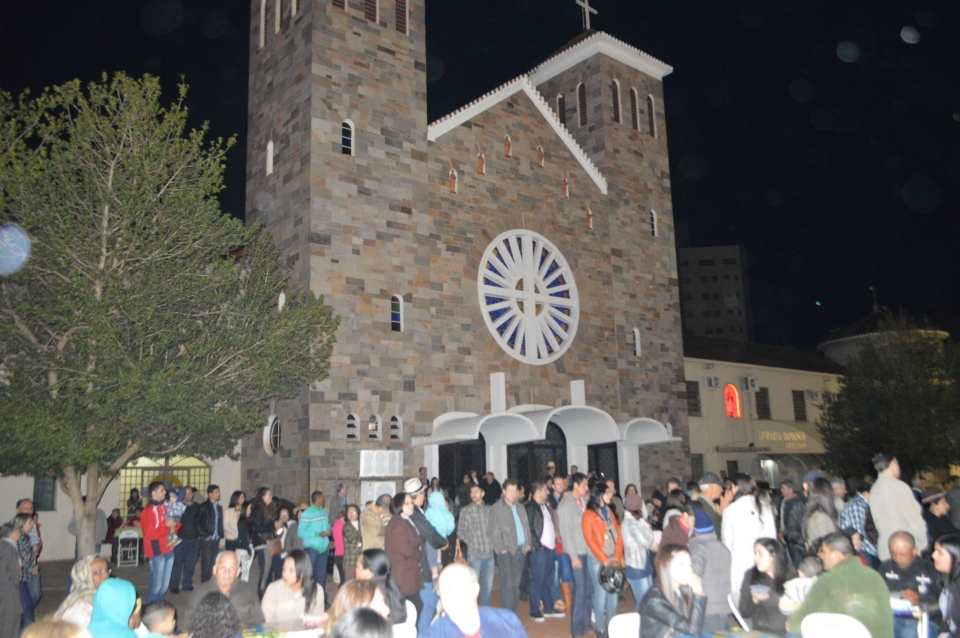 Fiéis lotam Catedral para 'Missa sertaneja'