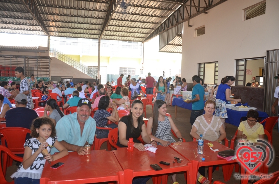 Deodápolis celebra padroeira com almoço e show de prêmios