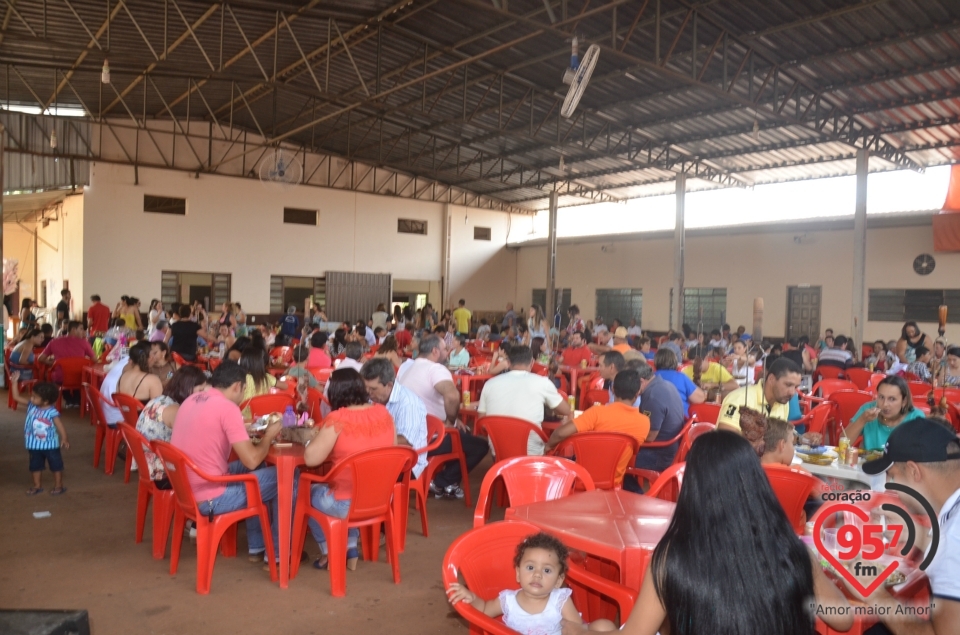 Deodápolis celebra padroeira com almoço e show de prêmios
