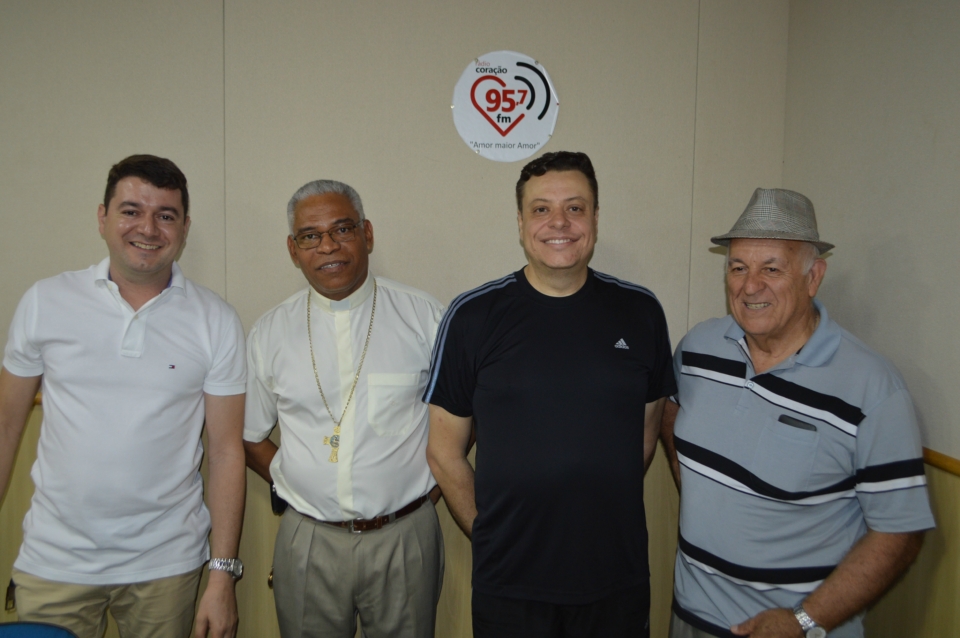 Dom Henrique, padres e diácono realizam homenagem para Dom Redovino no programa 'A Palavra do Pastor'