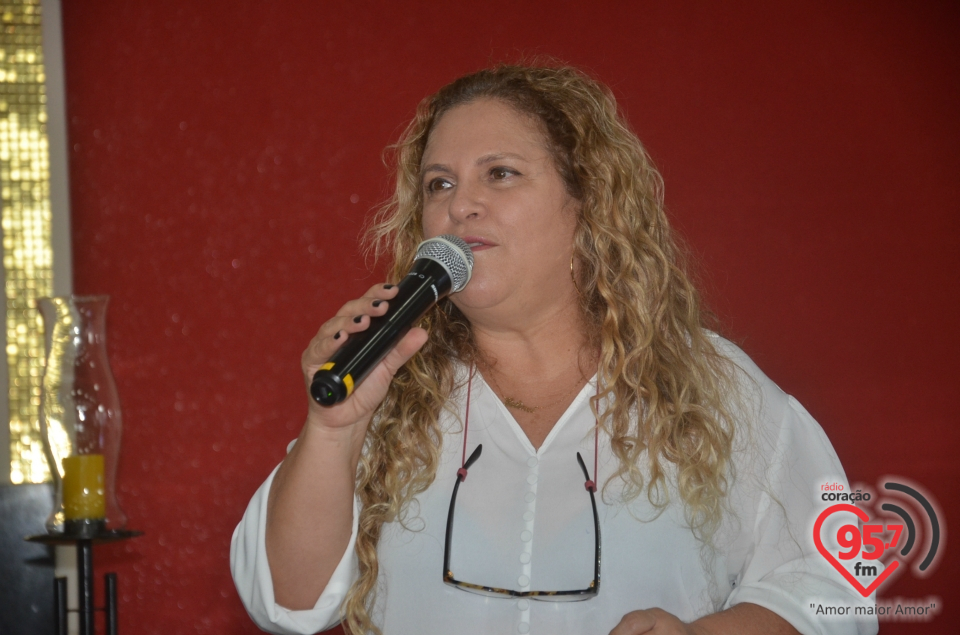 Celina Borges ministra retiro do Enchei-Vos em Dourados