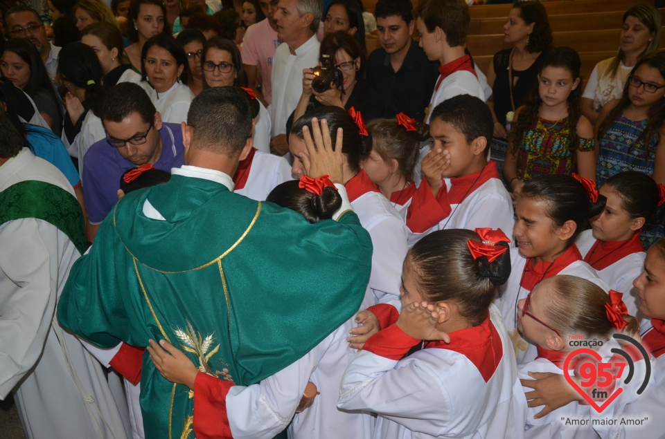 Padre Toninho se despede dos fiéis e é enviado em missão