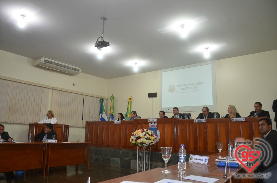 Sessão solene marca abertura dos trabalhos da câmara de Itaporã em 2017