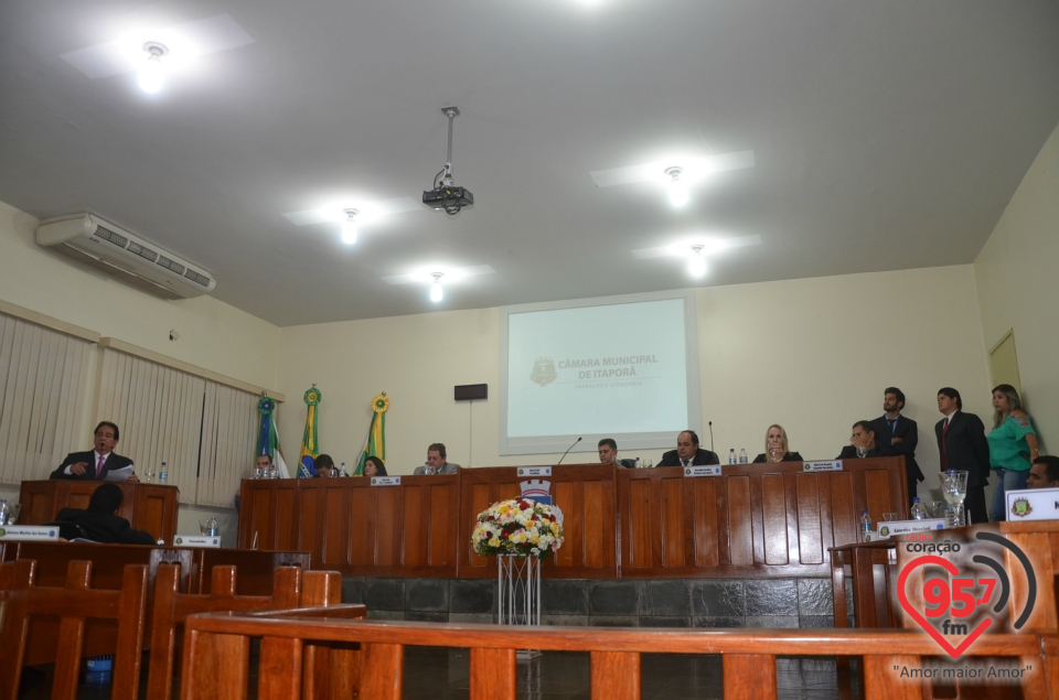 Sessão solene marca abertura dos trabalhos da câmara de Itaporã em 2017