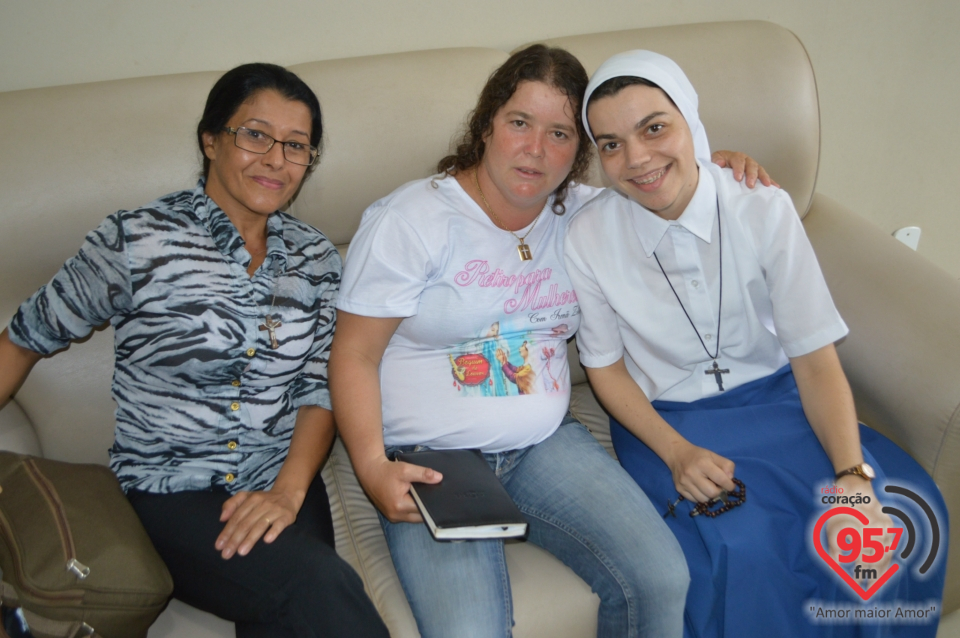 Irmã Zélia visita a Rádio Coração e convida você mulher para um retiro especial