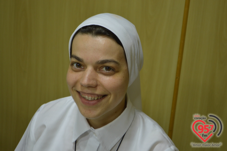 Irmã Zélia visita a Rádio Coração e convida você mulher para um retiro especial