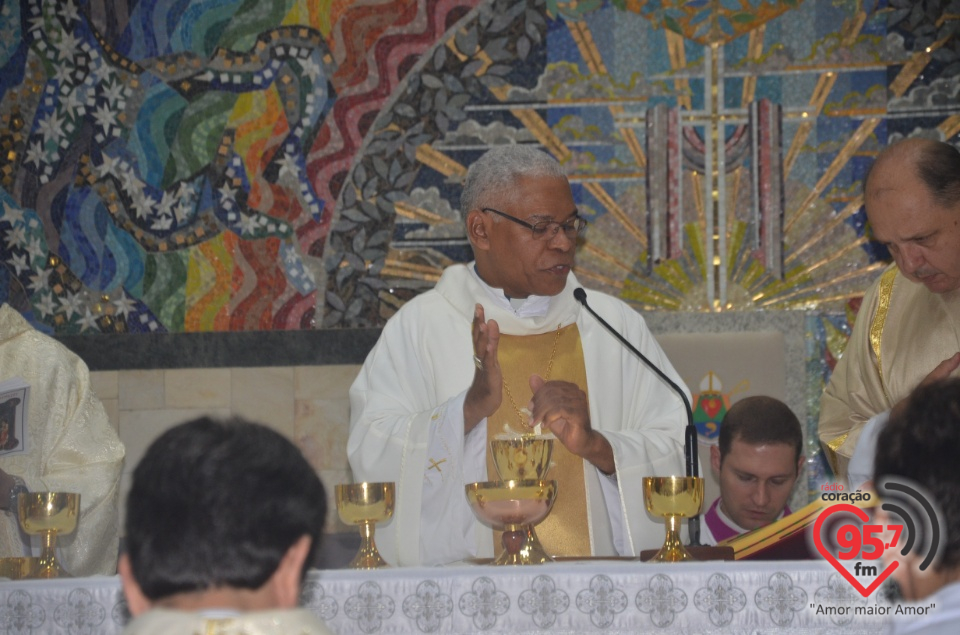 Dom Henrique preside missa dos 'Santos Óleos' na Catedral