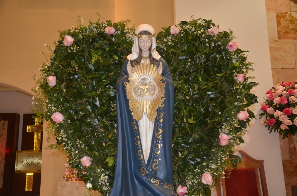 N.Sra. Santíssima Trindade - Missa com coroação e festejos juninos