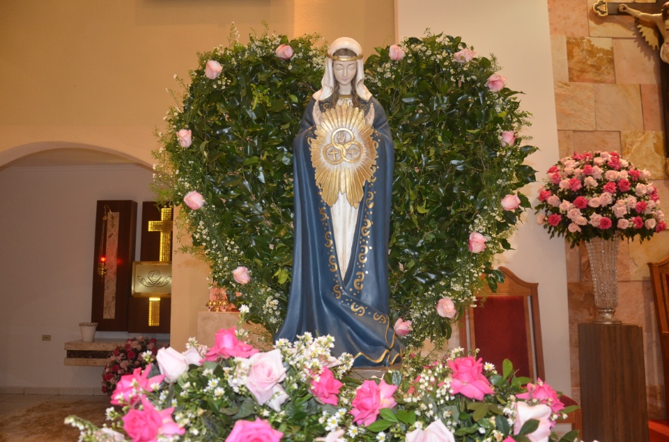 N.Sra. Santíssima Trindade - Missa com coroação e festejos juninos