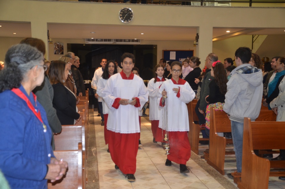 N.Sra. Santíssima Trindade - Missa com coroação e festejos juninos