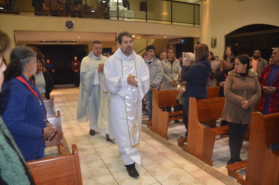 N.Sra. Santíssima Trindade - Missa com coroação e festejos juninos
