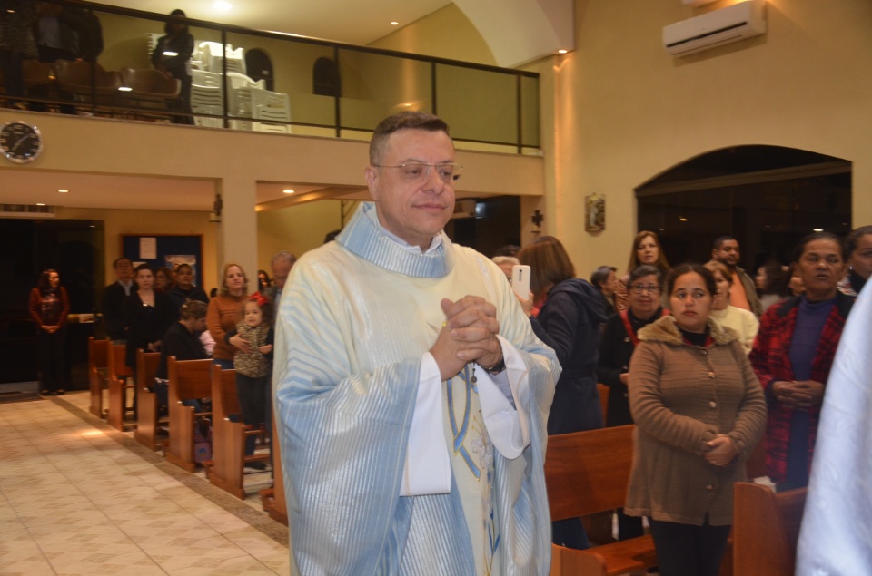 N.Sra. Santíssima Trindade - Missa com coroação e festejos juninos