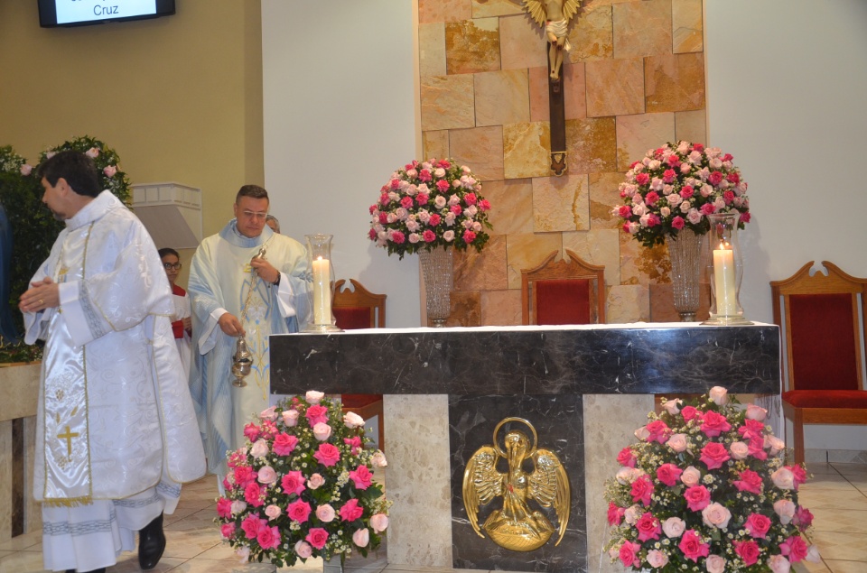 N.Sra. Santíssima Trindade - Missa com coroação e festejos juninos