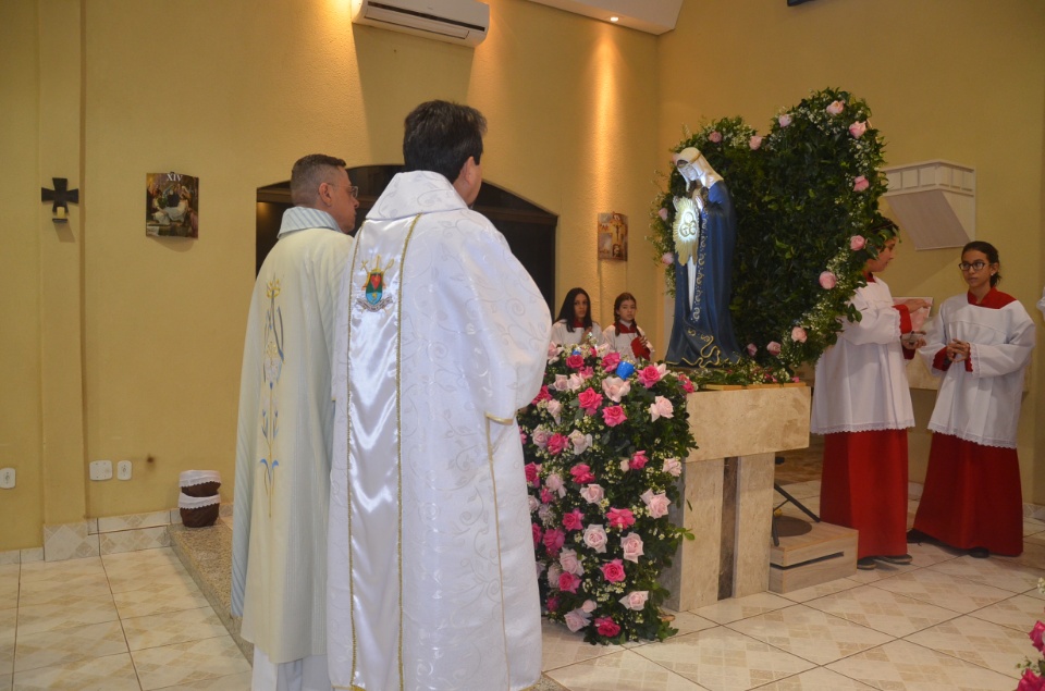 N.Sra. Santíssima Trindade - Missa com coroação e festejos juninos