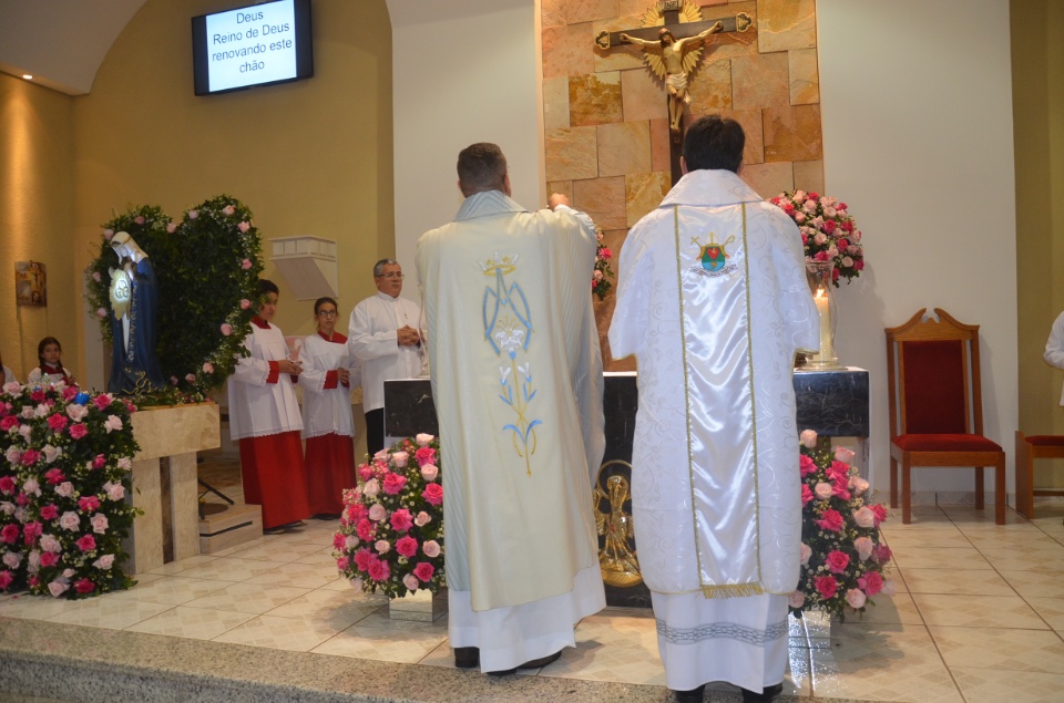 N.Sra. Santíssima Trindade - Missa com coroação e festejos juninos