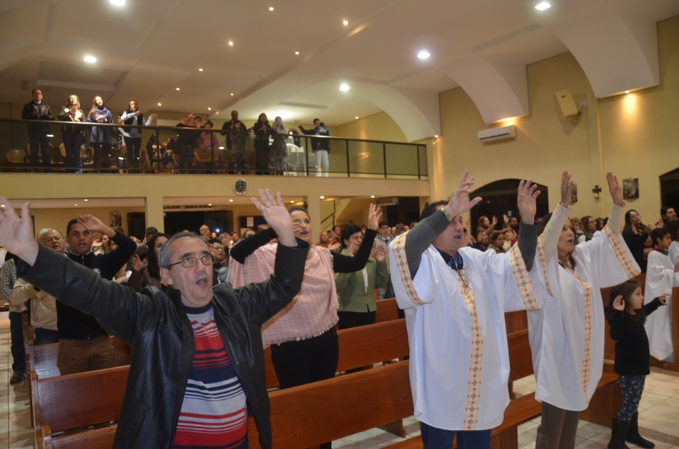 N.Sra. Santíssima Trindade - Missa com coroação e festejos juninos