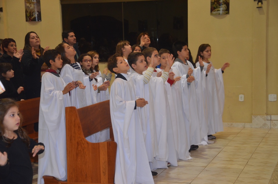 N.Sra. Santíssima Trindade - Missa com coroação e festejos juninos