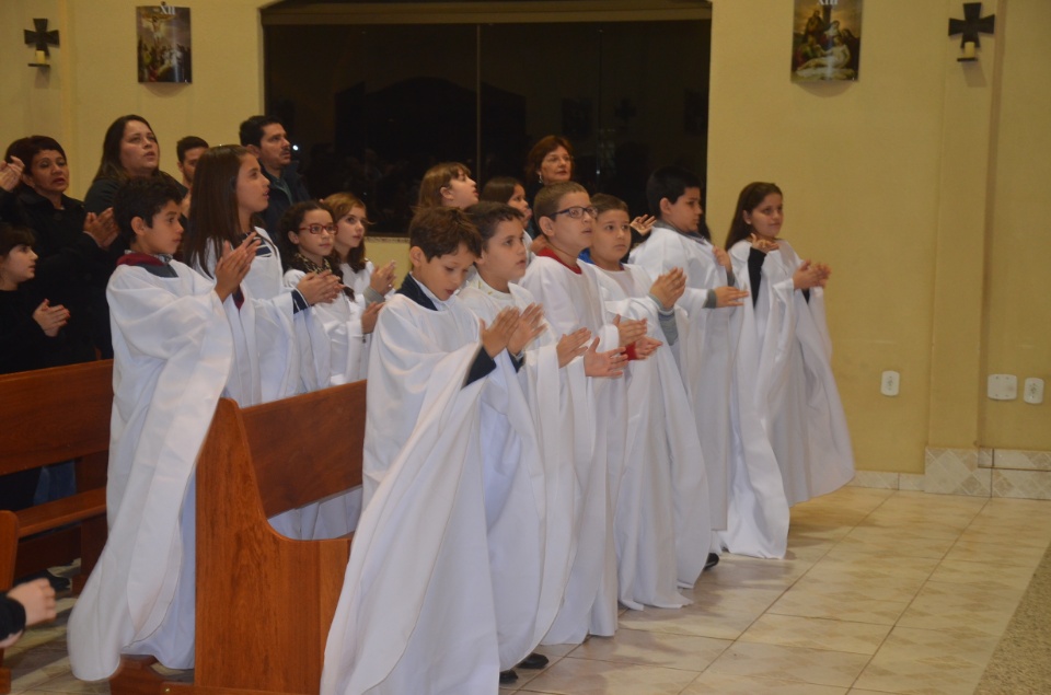 N.Sra. Santíssima Trindade - Missa com coroação e festejos juninos